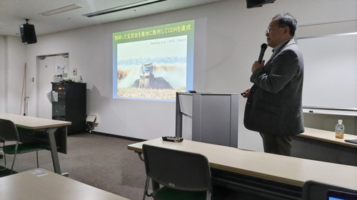 講演を行う佐藤先生